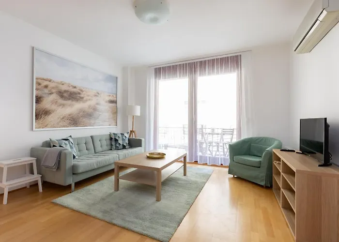 Super Central, 2-Bedroom Apartment With Terrace