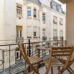 Super Central, 2-Bedroom Apartment With Terrace